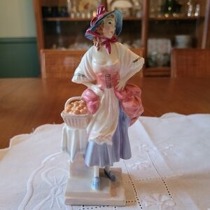 RARE Vintage Royal Doulton Pink And Blue Nell Gwynn HN 1887 Figurine